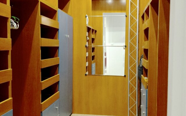 Smart 3BR balconies in historical Gothic - MACCA