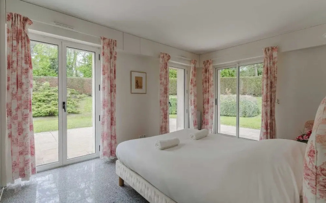 Luxury Haven With Pool, Tennis and Large Garden