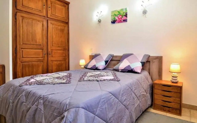 Cozy Villa in Saint-laurent-la-vernede
