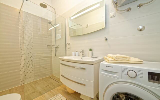 Apartment Hennion / Two Bedrooms A1 Leona