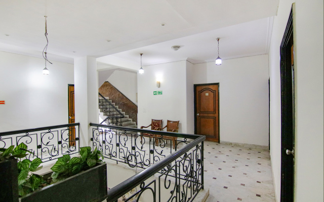 Fabhotel Singh Suite