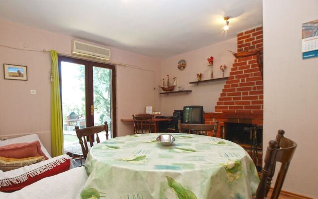 Apartment 949