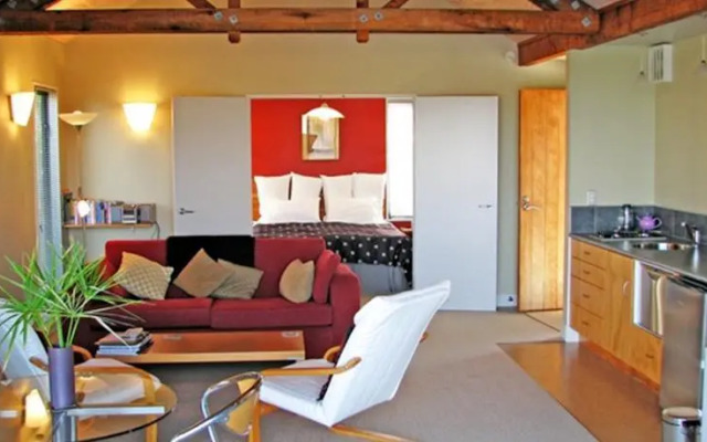 Aporo Pondsiders Luxury Cottages