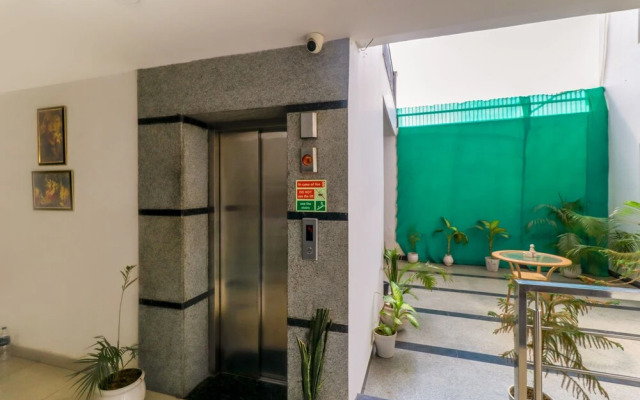Tipsyy Inn Suites 007