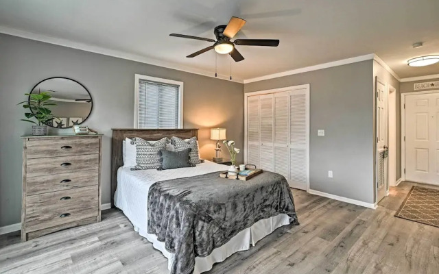 Couples Retreat w/ Balcony in Surfside Beach!