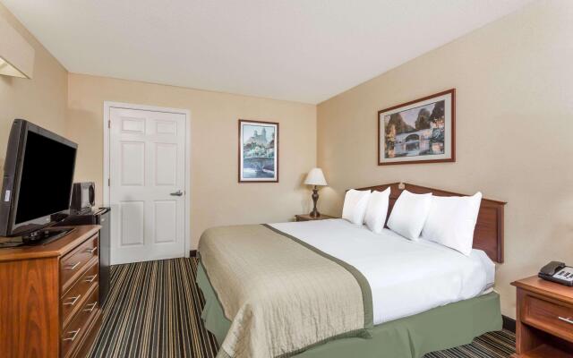Super 8 by Wyndham Orangeburg North