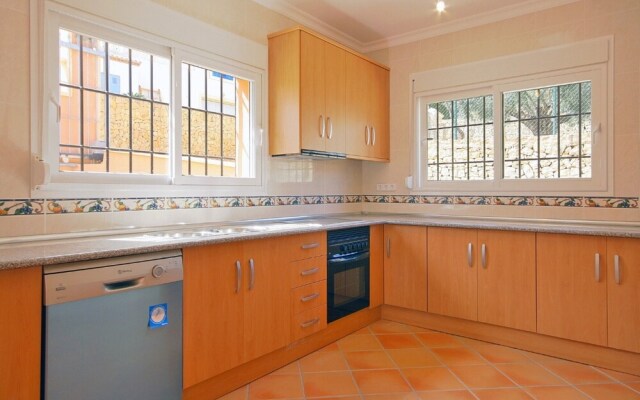 Villa - 4 Bedrooms with Pool, WiFi and Sea views - 104970