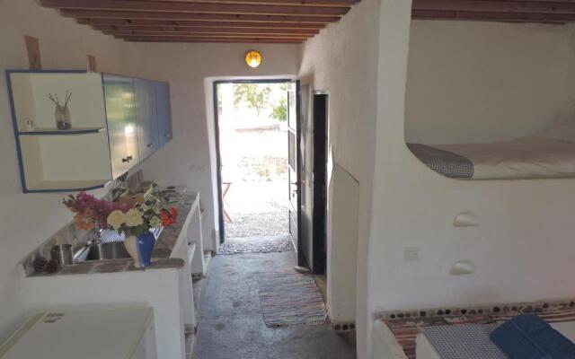 Lovely independent room in Ecovilla on the beach