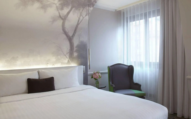 Renaissance Paris Nobel Tour Eiffel Hotel