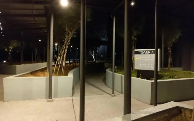 HA213-Pool view Studio unit-Hyve-Cyberjaya- Free WiFi - Free parking-Netflix