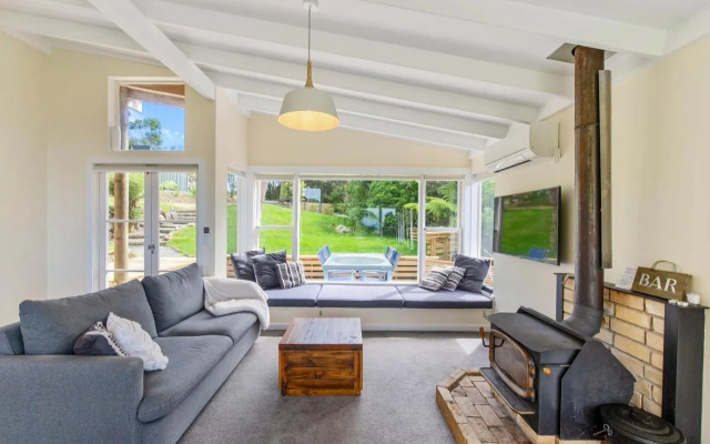 Piha - City Escape, Piha Holiday Home