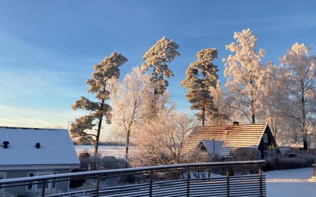 Lovely holiday home with a view of Lake Bolmen