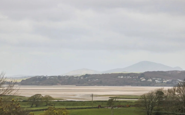 Caerffynnon House