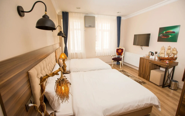 Corner Garden Hotel
