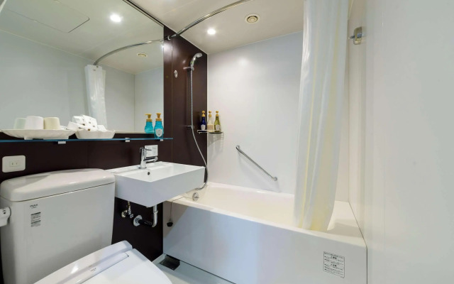 SureStay Plus Hotel by Best Western Shin-Osaka