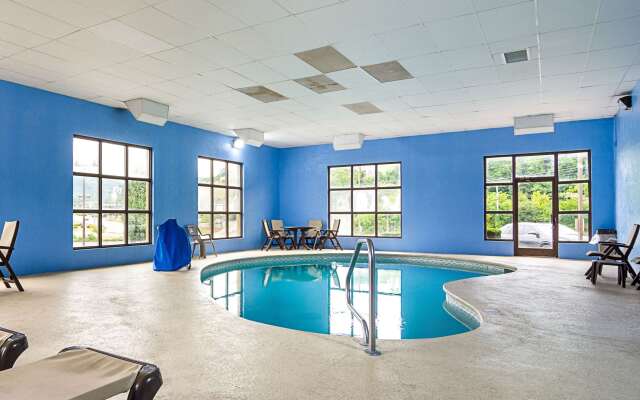 Quality Inn & Suites Chattanooga West near Lookout Mountain