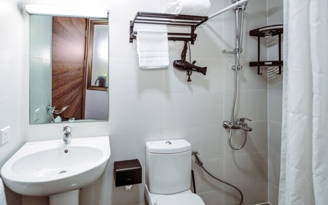 Crest Apartments & Suites