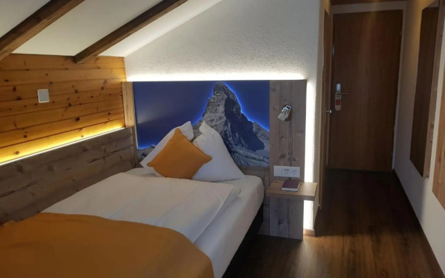 Typically Swiss Hotel Tascherhof – Guest Rooms – Taesch
