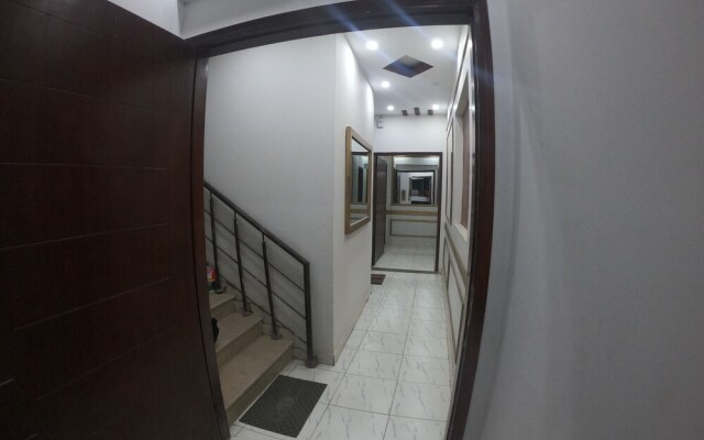 Stayflix Entire Private Room, DHA