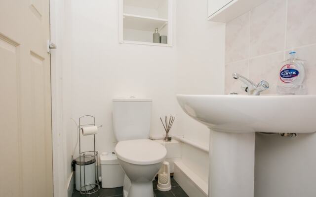 Modern 5 Bedroom House In Battersea