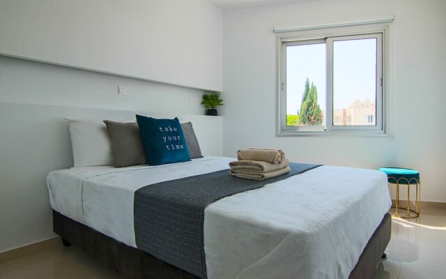 Phaedrus Living: Seaside Luxury Flat Lighthouse 65