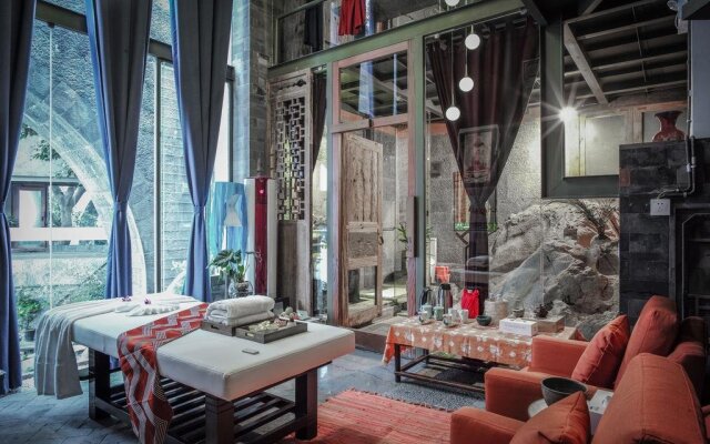 YangLiPing Art Hotel