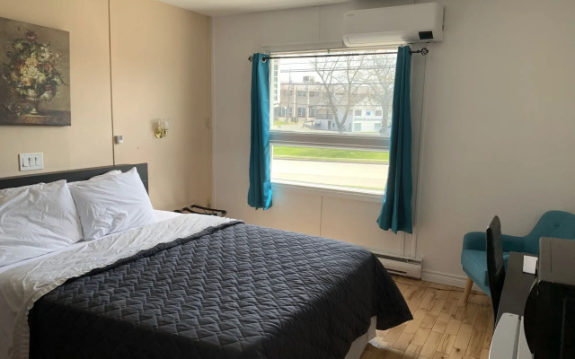 Harbourview Inn & Suites
