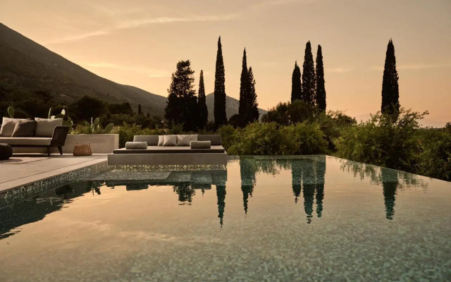 Yliessa - Luxury pool villa surrounded by nature