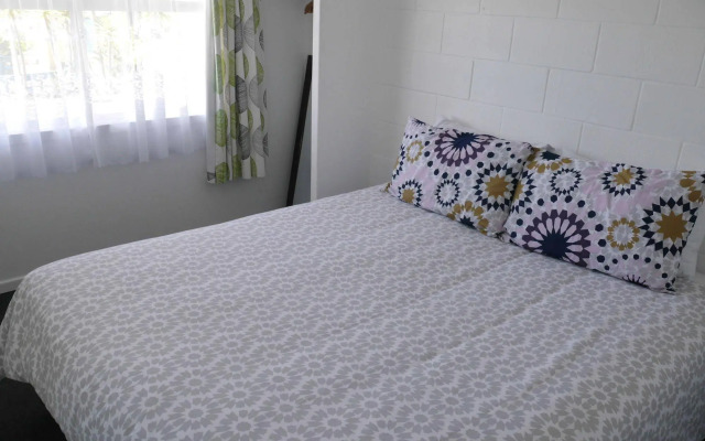 Raglan Palm Beach Motel