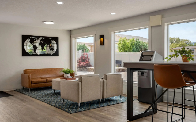 Days Inn by Wyndham Kelowna