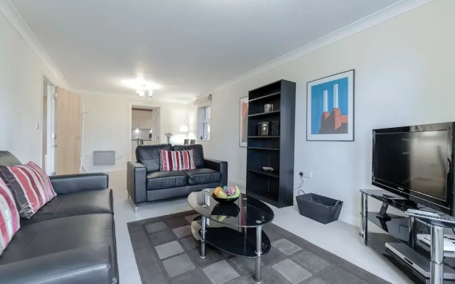 Roomspace Apartments-Courtyard Guildford
