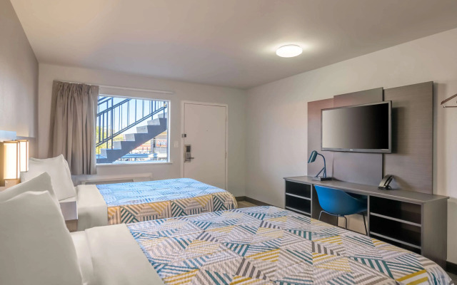 Motel 6 Commerce, GA