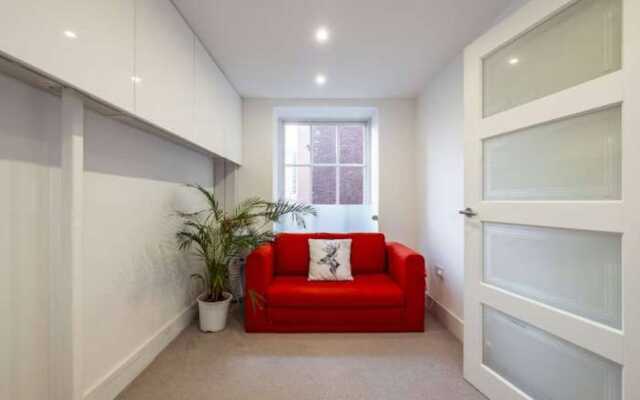 Stylish Loft-style Apartment Close to Overground