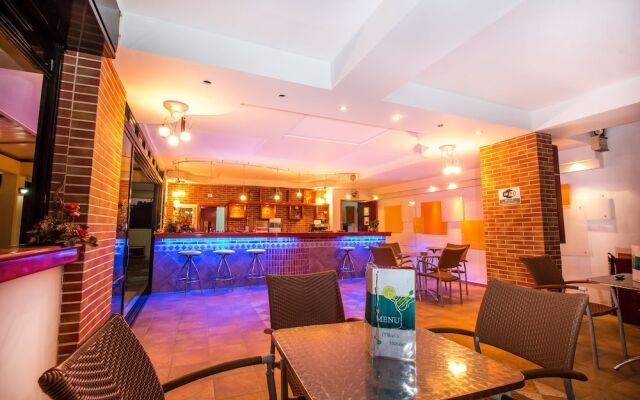 Mikes House Hotel