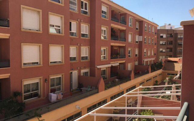 Apartamento de 4 dormitorios muy céntrico en San Juan Pueblo a tan sólo 2,5 km de la playa de San Juan y Muchavista