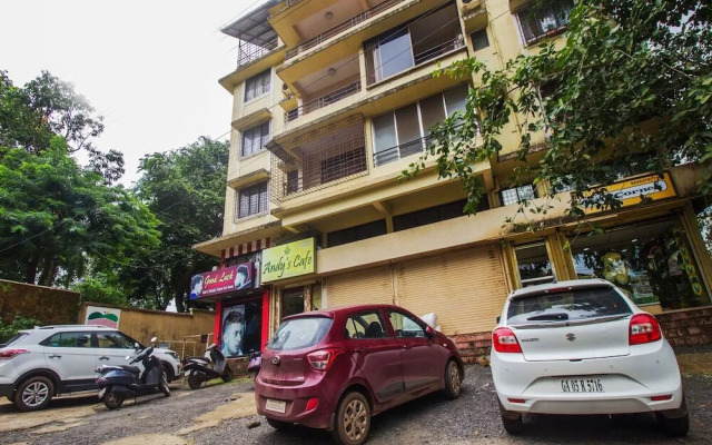 OYO 14871 Home Graceful 2BHK Mapusa