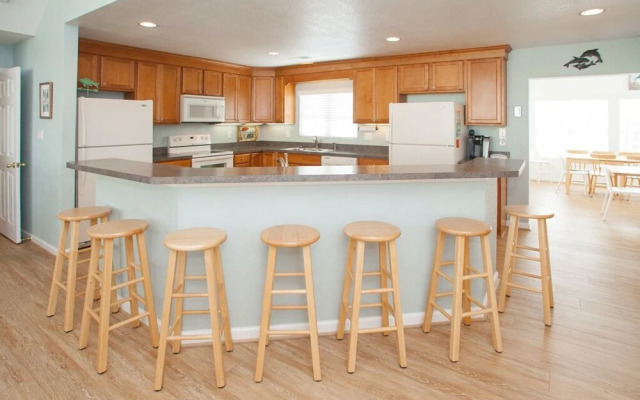 Hang Ten - 10 Br Home