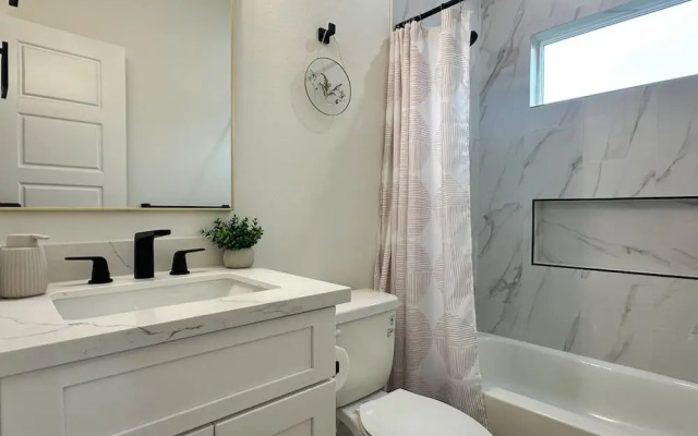 Stylish 3BR Near IAH and Dwntwn