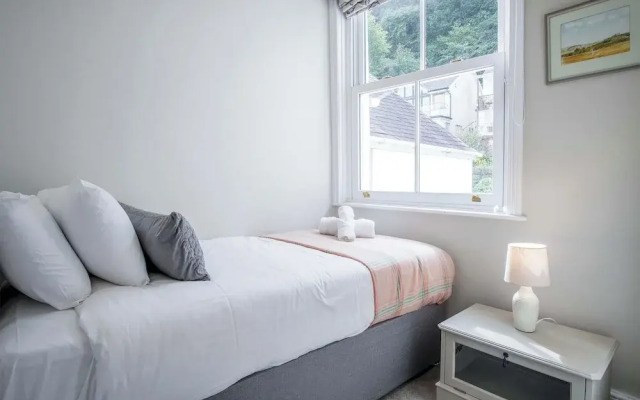 Overland Road 4 Bed House Mumbles