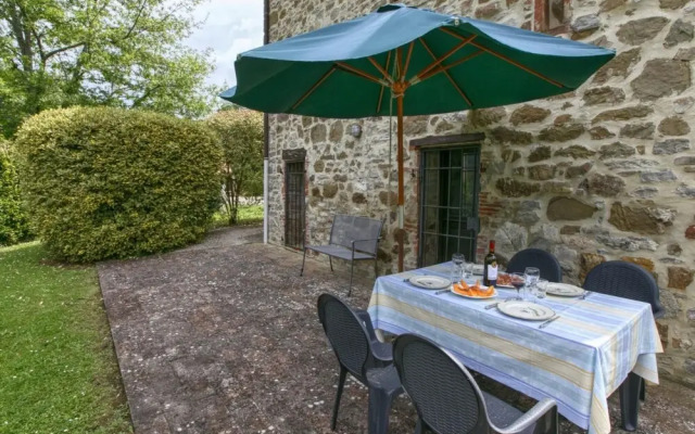 Holiday House Overlooking Lake Near Tuscany