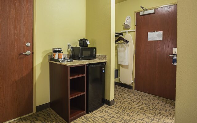 Cobblestone Inn & Suites - Altamont