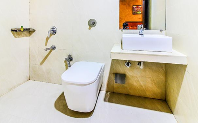 FabHotel Empire Suites