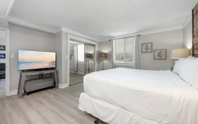 The Condor - Stay for 6