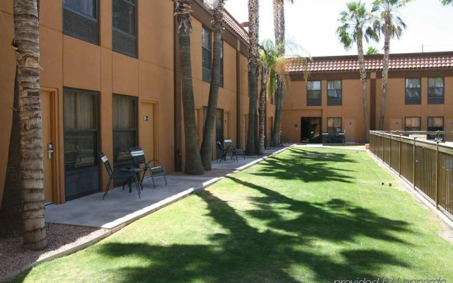 Hampton Inn & Suites Phoenix/Scottsdale on Shea Boulevard