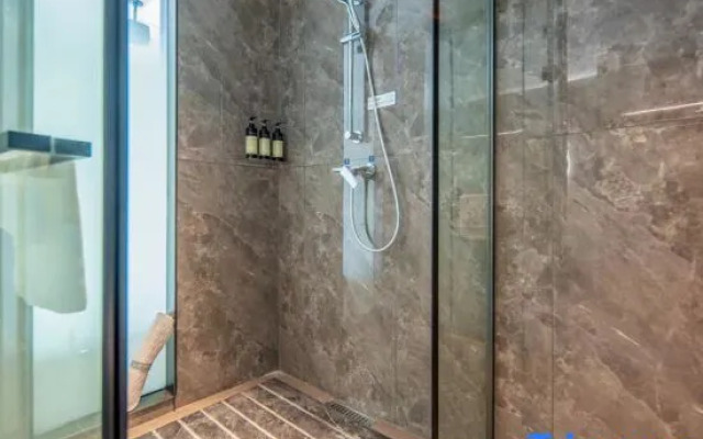 PHIREN High-Rise River View Hotel (Nanchang The Mixc Ferris Wheel Star)