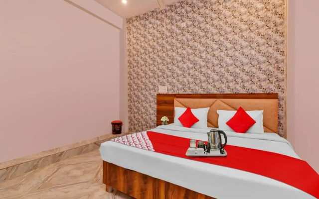 OYO Flagship 703742 Hotel C.r.k Inn