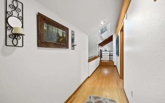 82 Lenawee Lane 5 Bedroom Home
