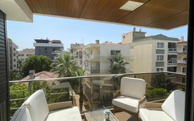 Central Apartment Near Sea With Balcony in Karsiyaka Zmir