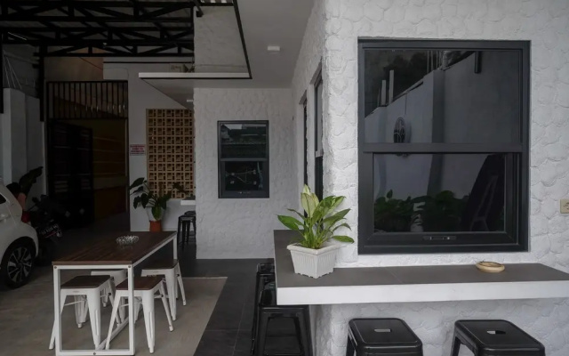 RedDoorz Syariah Near Perempatan Kartasura