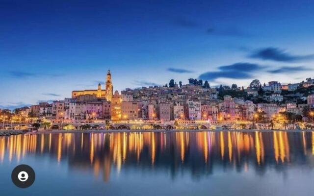 Cozy apartment by the sea